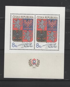 Czech Republic #2887 (1993 State Arms sheet) VFMNH  CV $2.60