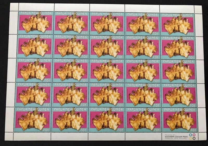 PAPUA 2004 Head dress.5 Values x 25 MNH.(125 Stamps)  Pap256