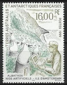 1998 French Antarctic Territory 395 Artificial nests for albatrosses 5,50 €