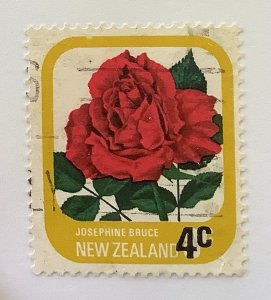 New Zealand 1979 Scott 693 used - 4c on 8c, Garden roses, Josephine Bruce