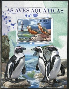 MOZAMBIQUE   2017  AQUATIC BIRDS SOUVENIR SHEET MINT NH