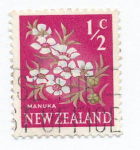 New Zealand 1967  Scott  382 used - 1/2c, Manuka flower