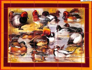 A0789 - GUINEA-BISSAU - ERROR  MISSPERF SHEET -  BIRDS Ducks  2001