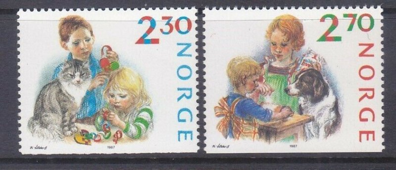 Norway 920-21 MNH 1987 Christmas Children Making Ornaments & Baking Gingersnaps