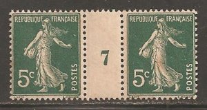 France  SC  159  Gutter Pair, Mint Hinged