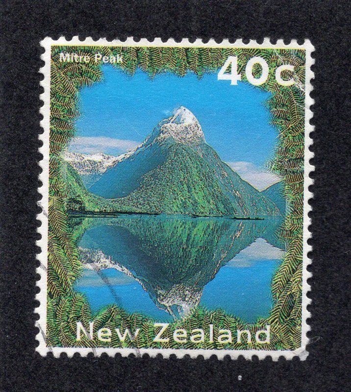 New Zealand 2000 90c Scenic View, Scott 1679 used, value = 75c