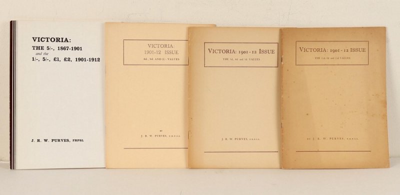 LITERATURE Australia - Victoria 1901-12 Issues complete set by J R Purves. 