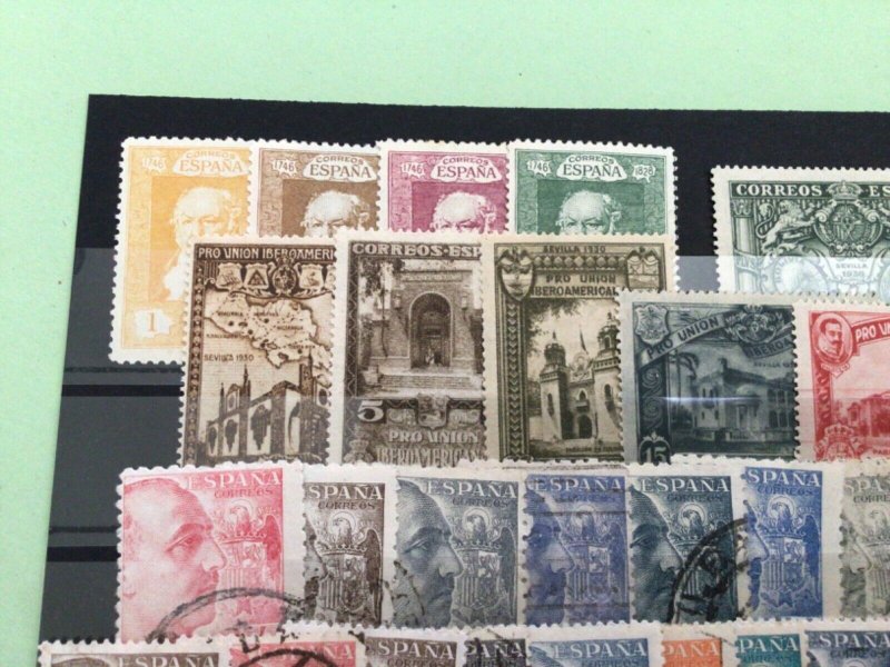 Spain 1930 -1946 mounted mint & used stamps  Ref A8880