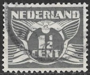 NETHERLANDS 1926-39 1 1/2c Gray Gull Issue Sc 167 VFU