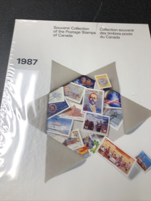 1987  Canada Souvenir Collection Year Book ( Unopened ) 