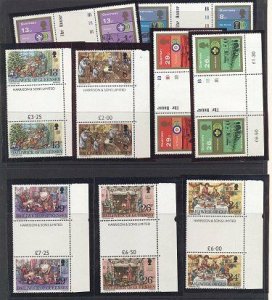 GUERNSEY 1982 STAMPS  GUTTERS  LOT MNH 