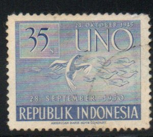 Indonesia Scott 366 Used Doves in Flight stamp