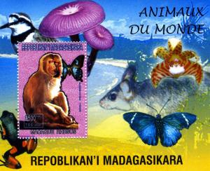 Malagasy 1999 Monkey-Butterflies s/s Perforated Mint (NH)