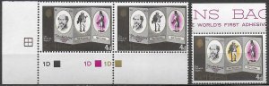 1970 St Helena Dickens 4d. pair yellow omitted MNH SG n. 249b (Copia)