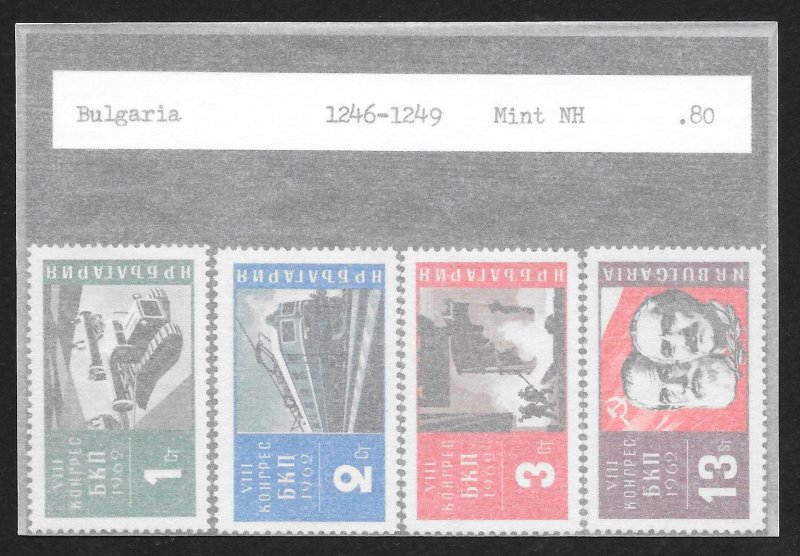 BULGARIA (31) Complete Mint Never Hinged Sets - 150 stamps