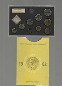1982 RUSSIAN UNCIRCULATED COIN SET IN OFFICAL PACKAGE