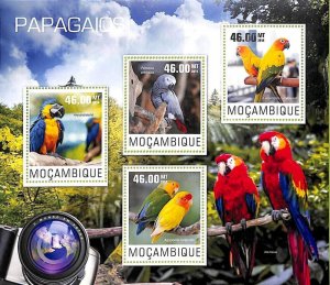 A8211 - MOCAMBIQUE -  Stamp Sheet -2014  BIRDS   Parrots