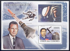 Comoro Islands - 2009 s/s of 1 Astronauts #1050 cv $ 16.50 Lot # 58