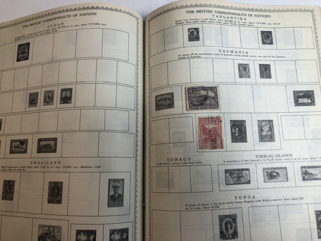 The New World Wide Postage Stamp Album Lots Of Old Stamps