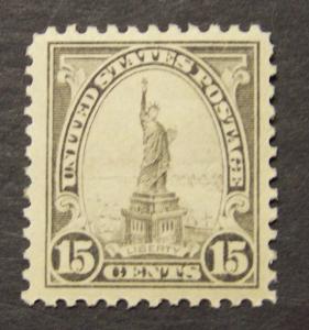 # 566 MNH 15c Statue of Liberty VF - 5378