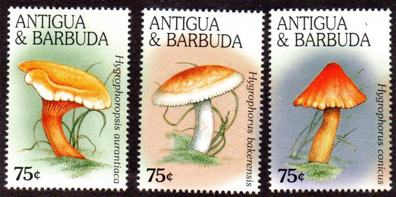 ANTIGUA & BARBUDA 1967a-c MNH SCV $4.70 BIN $2.85 MUSHROOMS