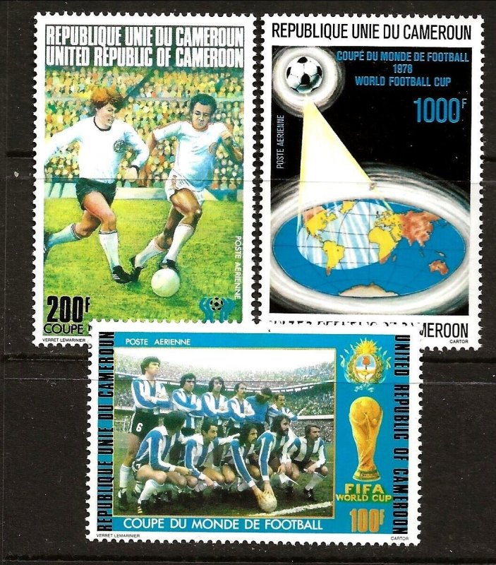 Cameroun Sc C273-5 NH issue of 1978 - Sport - Soccer - Coat of Arms 