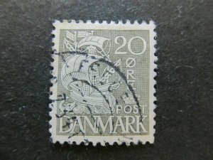 A4P57F68 Denmark 1933-40 20o Perf 13 type II used