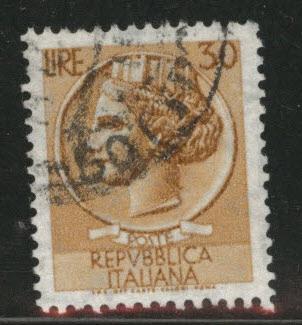 Italy Scott 785 used 1960 17x21mm perf 14 stamp