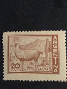 +Argentina #686            MNH
