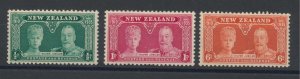 1935 NEW ZEALAND - Stanley Gibbons n. 573/75 - Silver Jubilee - MLH*