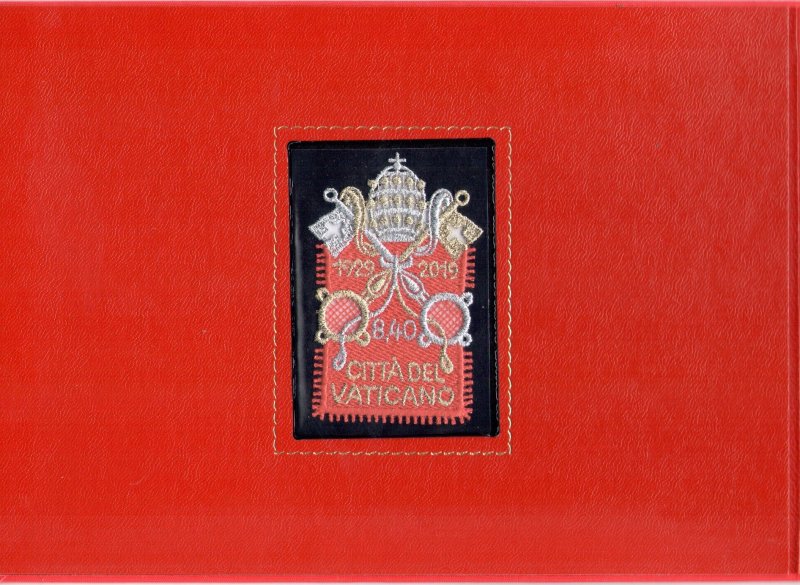 2019 Vatican - Stamp + Fabric Envelope - Stamp EXISTS IN FOLDER ONLY - 90. Found