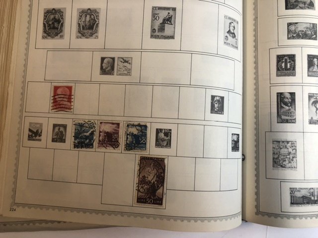 The New World Wide Postage Stamp Album Lots Of Old Stamps