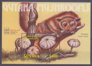 2000 Guyana 6935/B670 Mushrooms / Fauna 7,00 €