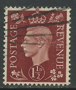 GB 1937 KGV1  1 1/2d Red Brown Error Broken Crown SG 464 Q7d. ( H799 )