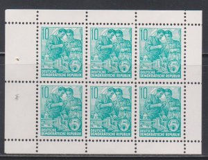 GDR, 10pf Machinists (SC# 477b) MNH Booklet Pane