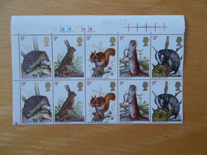 QEII 1977 Wildlife Se-tenant Set of 5 in Cylinder Block of 10 Cat £4 Superb U/M