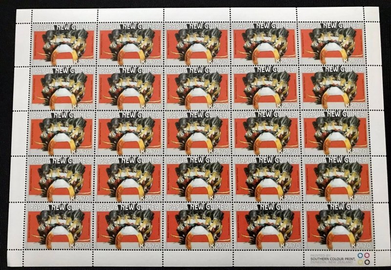 PAPUA 2004 Head dress.5 Values x 25 MNH.(125 Stamps)  Pap256