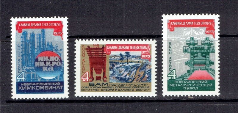 RUSSIA - 1975 OCTOBER REVOLUTION ANNIVERSARY - SCOTT 4380 TO 4382 - MNH