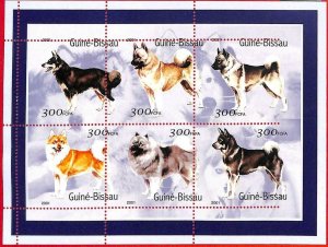 A0786 -  GUINEA-BISSAU - ERROR   MISSPERF SHEET - Animals Pets DOGS  2001