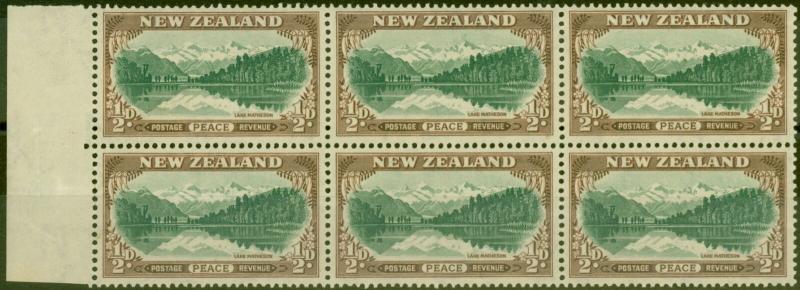 New Zealand 1946 1/2d Green & Brown SG667a Printers Guide Mark in a V.F MNH Bloc