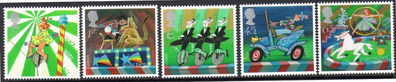 GREAT BRITIAN 2002,  MNH  CIRCUS PERFOMANCES # 2039-2043