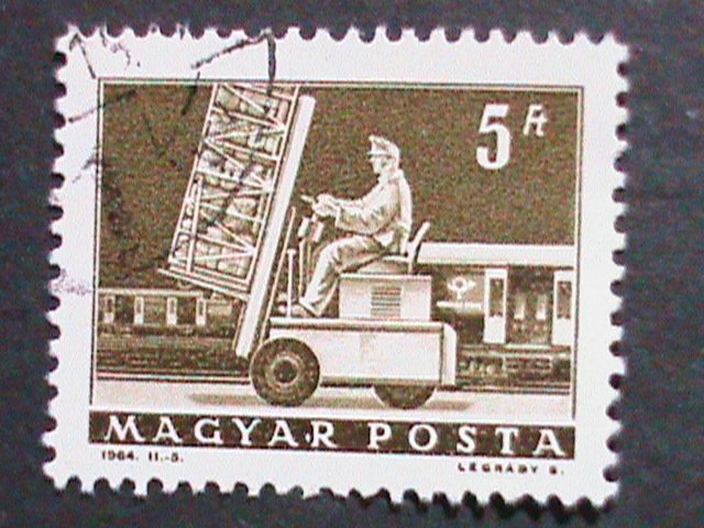​HUNGARY-SET OF 8 FAMOUS BUILDING IN HENGARY USE STAMPS VERY FINE