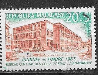 Malagasy Republic #B22  20fr+5fr (MLH) CV $0.60