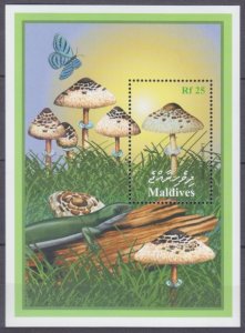 2001 Maldive Islands 3699/B481 Mushrooms / Reptile 6,50 €