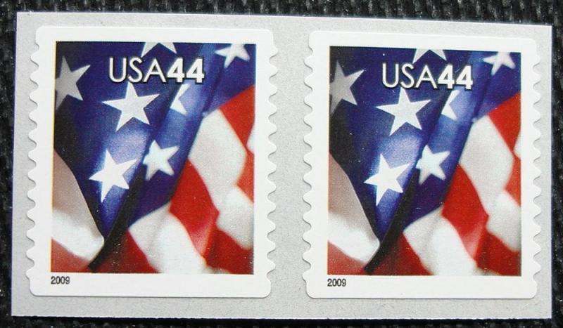 US #4395 MNH Coil Pair, American Flag, SCV $1.80 