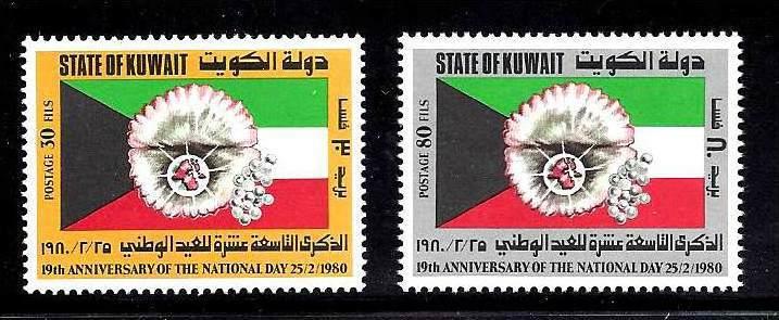 Kuwait Scott #807-808, complete set, Mint Never Hinged