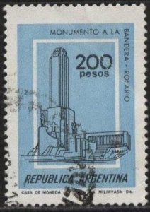 Argentina 1169 (used, creases) 200p flag monument, Rosario (1979)