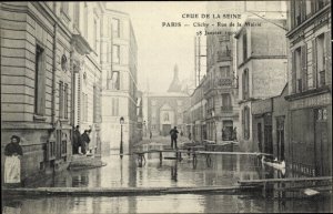 Postcard Clichy Hauts de Seine, Rue de la Mairie, Seine flood, Hochwasser 1910