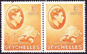 SEYCHELLES 1942 KGVI 3c Orange Horizontal Pair SG136ab FU