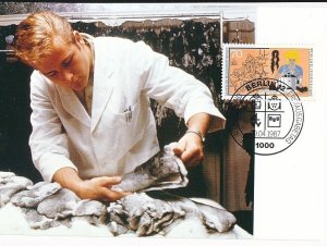 D100509 Youth in Industry - Furrier Maximum Card Germany Berlin